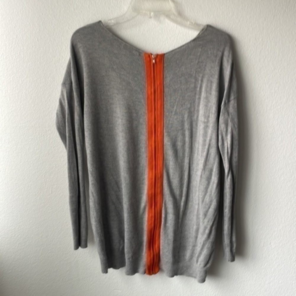 Vertical Design sweater size Medium gray balletcore comfort